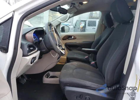 2017 Chrysler Pacifica Touring z USA, uszkodzony, nr VIN 2C4RC1DG2HR515823